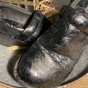 EUC Bolo Black Floral Embossed Clogs Size 9/ 40.5